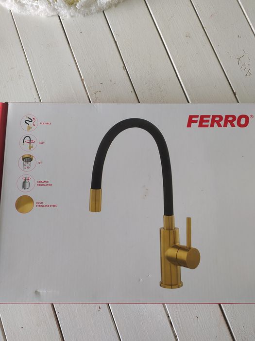 Robinet (baterie) de bucătărie Ferro 
- marca Zumba Ferro.
- pipa flexibila
Conține și racorzi flexibili