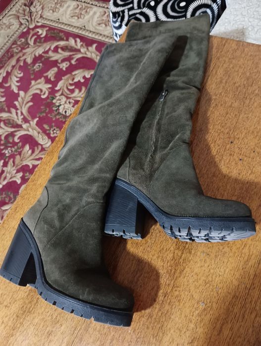 Продам замшевые сапоги