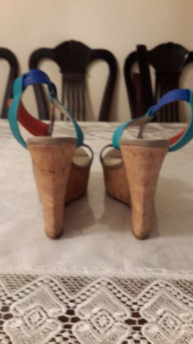 Летние босоножки на платформе.