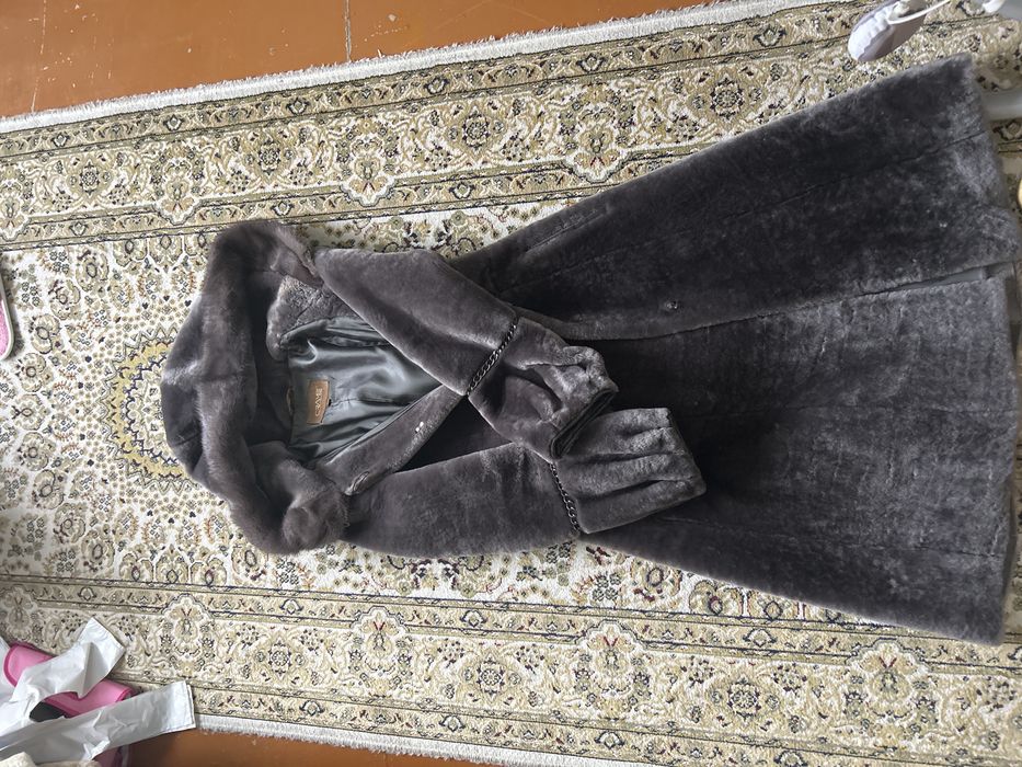 Продам шубу серую