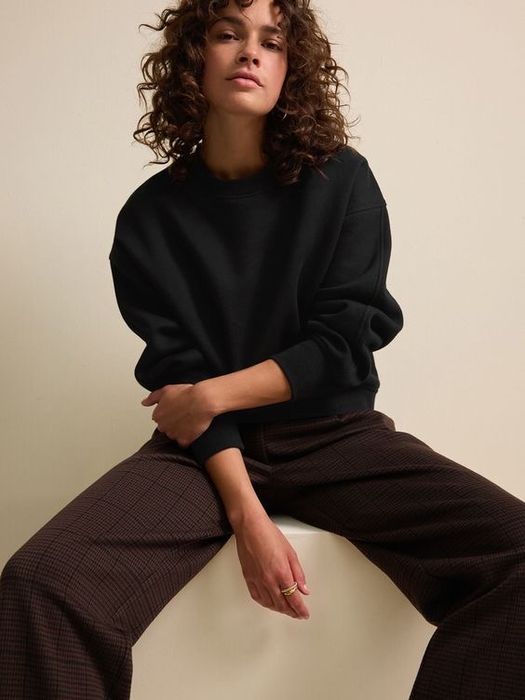 Пуловер от мека вълна наподобяваща кашмир