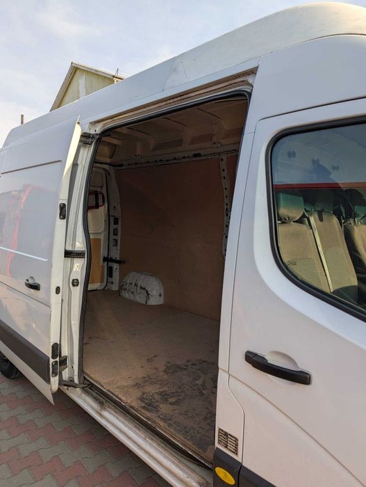 Persoana fizica vand autoutilitara marca Opel Movano