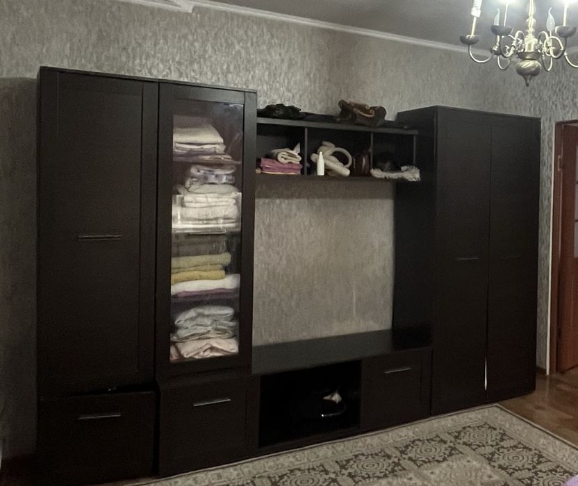 Продам б/у шкафы стол кровать