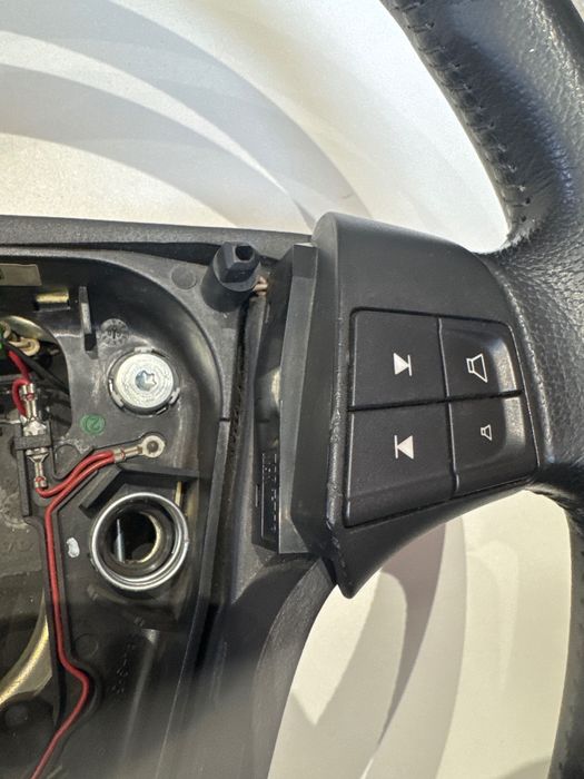 Volvo v50 кожен волан Волво в50