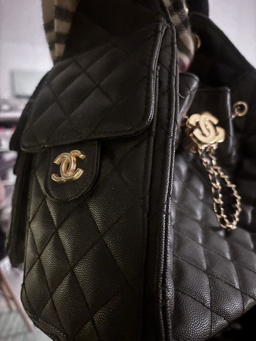 Продавам черна чанта chanel
