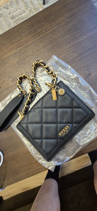 Дамска чанта GUESS