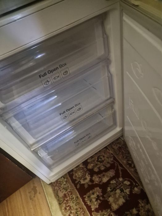 Продам  холодильник  на запчасти   .