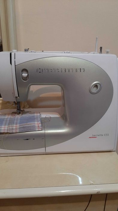 Швейная машина Bernette E55