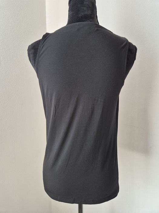 Michael Kors – Top negru elegant cu bretea metalică