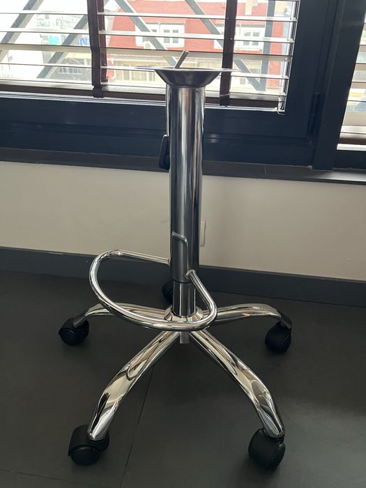 Основа за бар стол с колелца + 2г гаранция ,безплатна доставка до офис