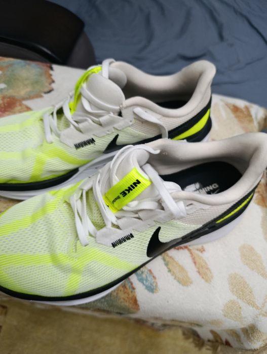 Продам модные кроссовки