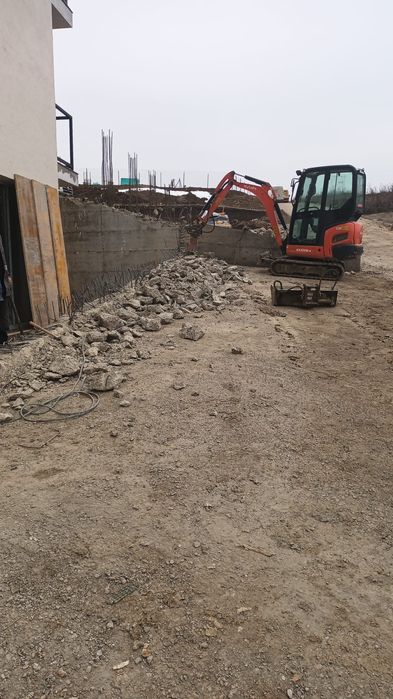 Inchiriez miniescavator