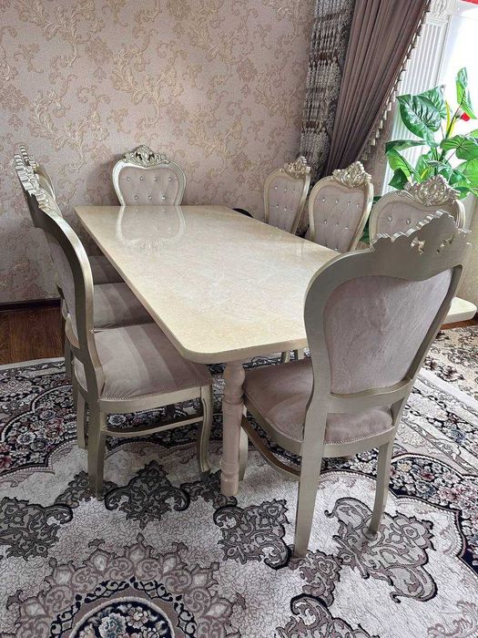 Гостевой стол и 8 стульев