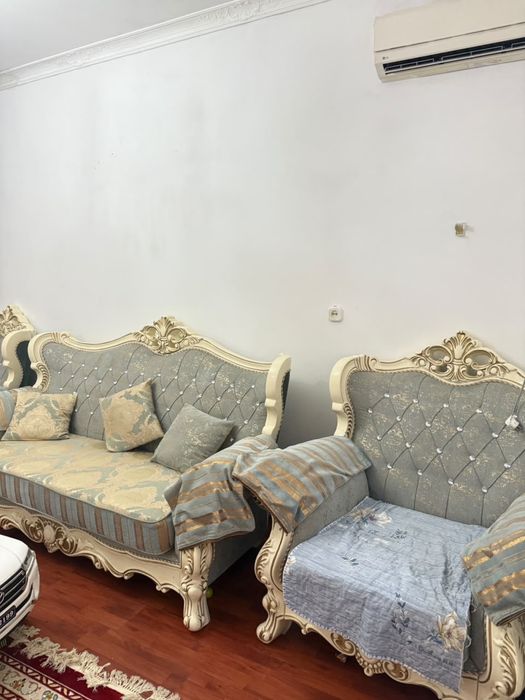 Продам диван с креслами