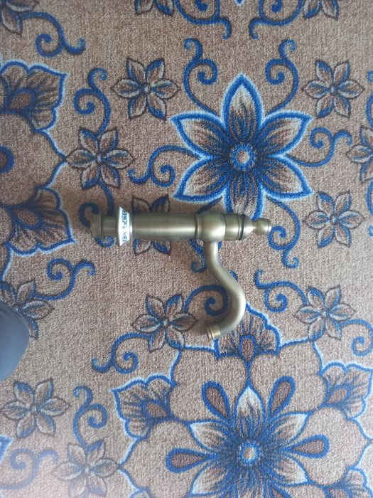 Кран золото умывальник