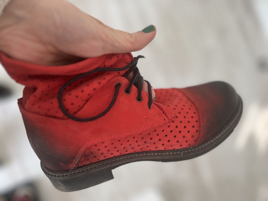 Bocanci din  piele , masura 37