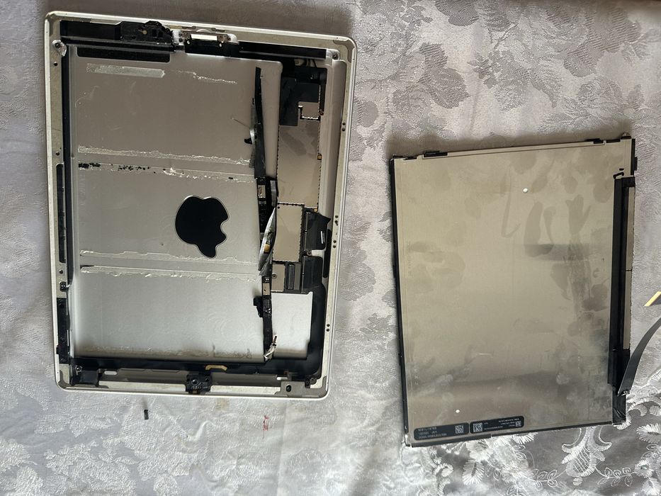 iPad sotladi zapchastga