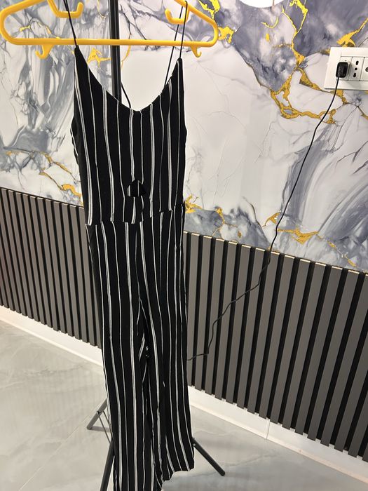 Vand rochie scurta si salopeta lunga in stare buna marimea xs