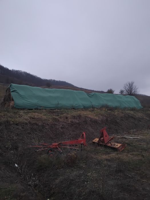 Vând baloti de paie