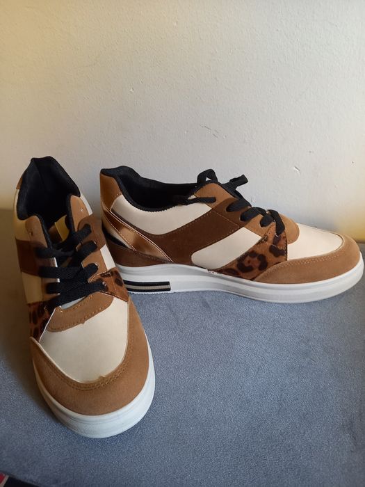 Маратонки в кафяво-бежовата гама