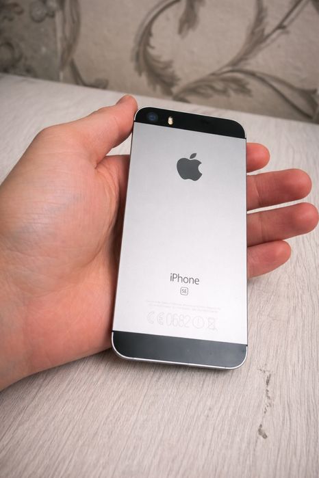 Продам Apple iPhone SE 64GB (читайте описание)