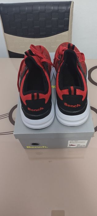 Adidași Bench Roși