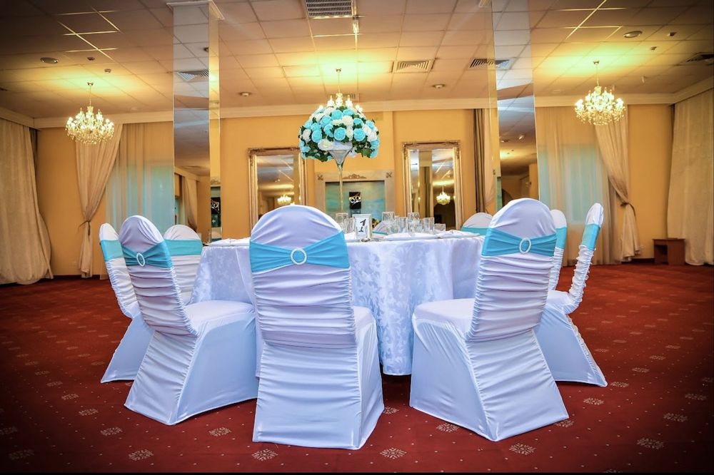 Inchiriez fete de masa /huse si funde scaun