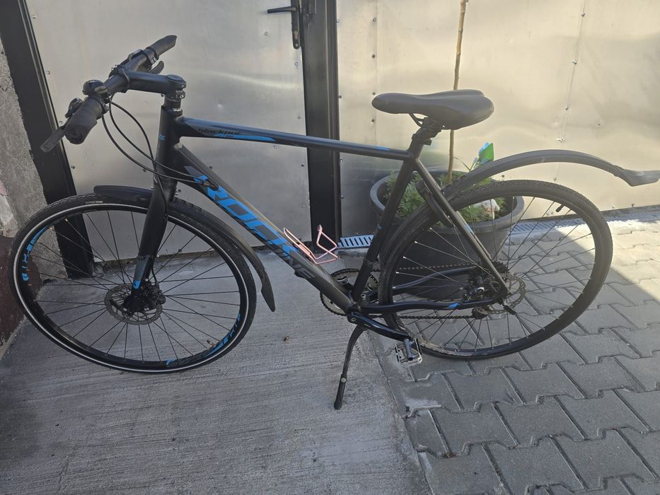Bicicleta cu cadru de aliaj