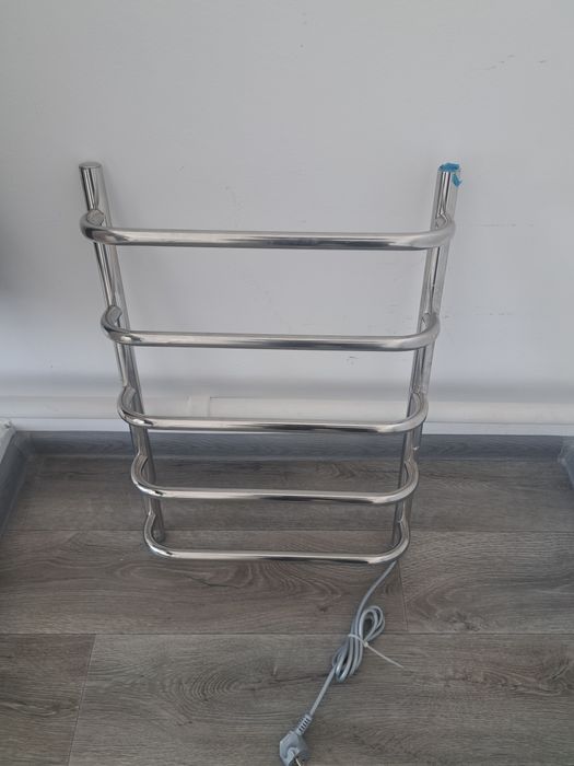 Продам полотенцесушитель электрический,