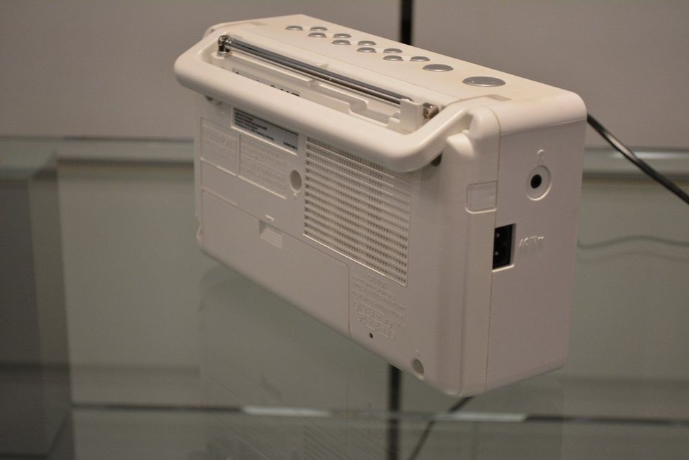 Radio digital portabil Panasonic RF-D10 cu receptie DAB +