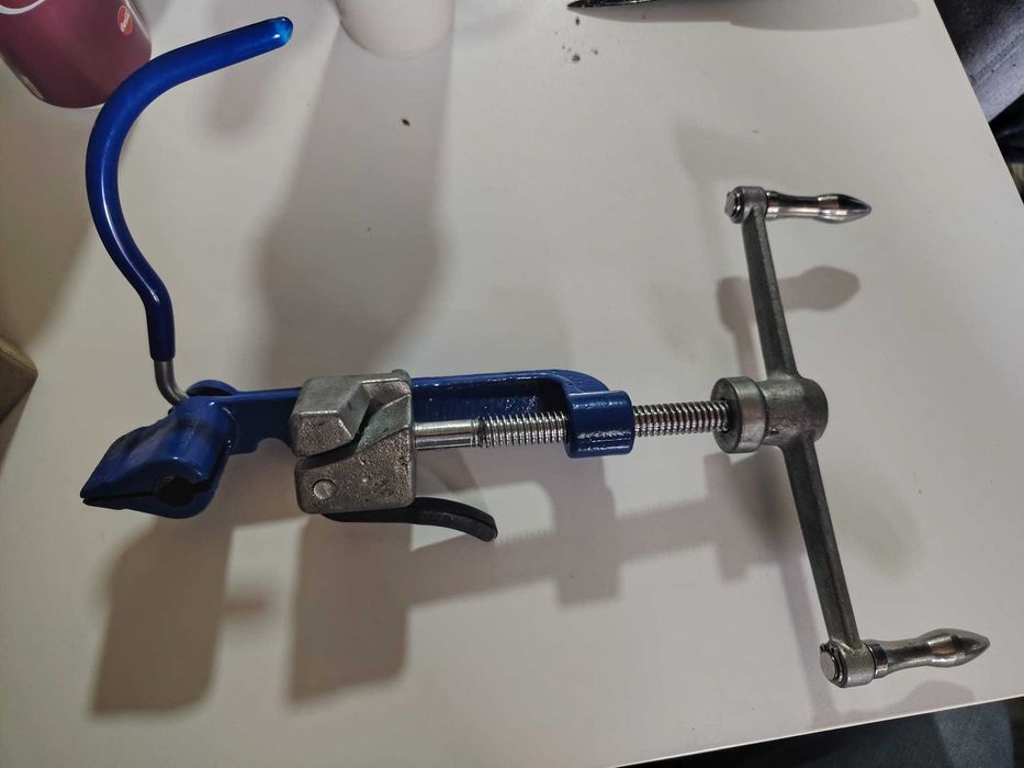 Clește / Dispozitiv profesional pentru întins și tăiat bandă inox