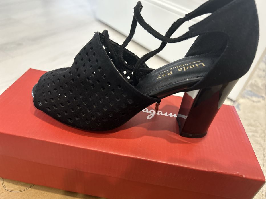 Босоножки замшевые