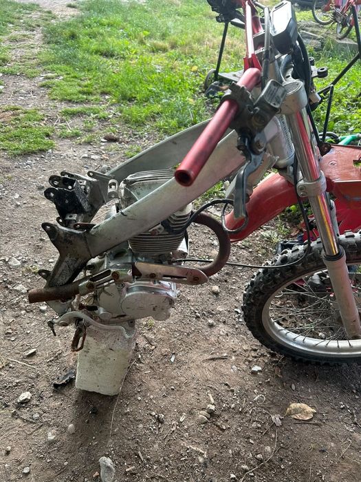 Vând cross de piese sau de reparat 250cc