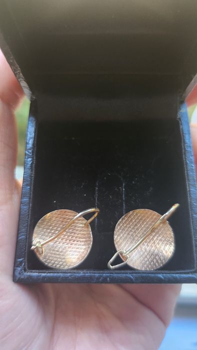 Продаётся золотые серьги 585 пробы