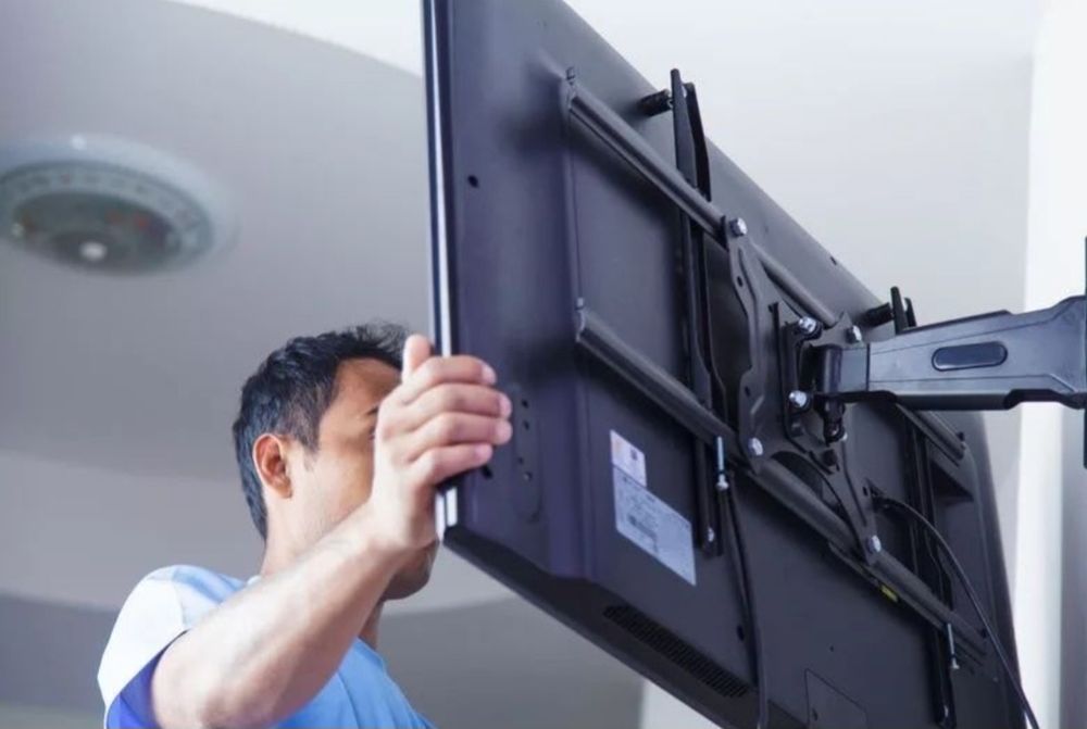 Установка Кронштейна, Установка телевизора на стену.