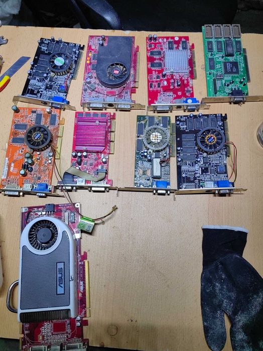 Компютри, дънни платки с процесори, захранвания, видео карти и мн др
