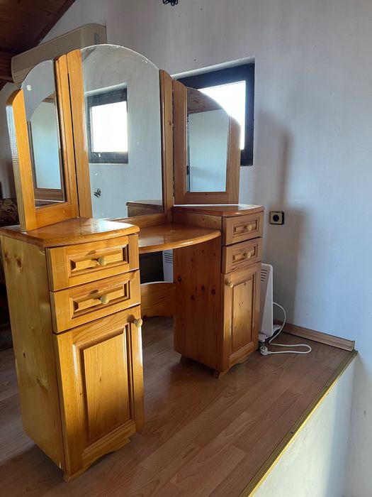 Тоалетка от велинградска мебел