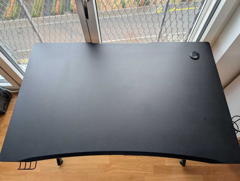 Игровой компьютерный стол TRUST