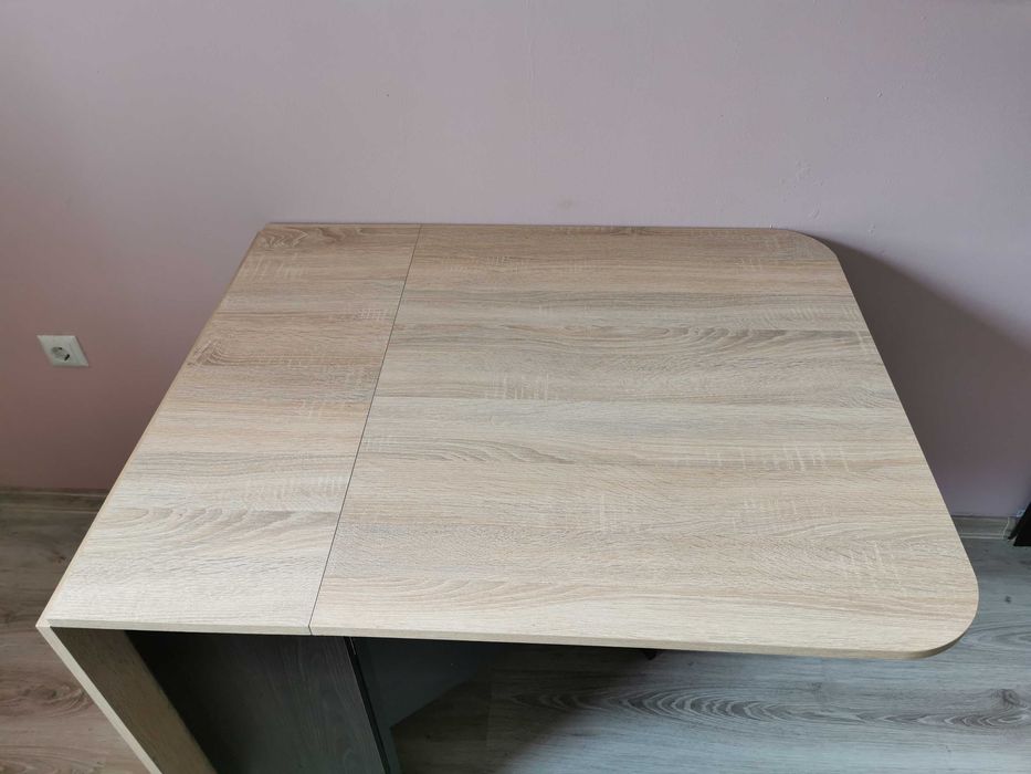 Разтегателна трапезна маса