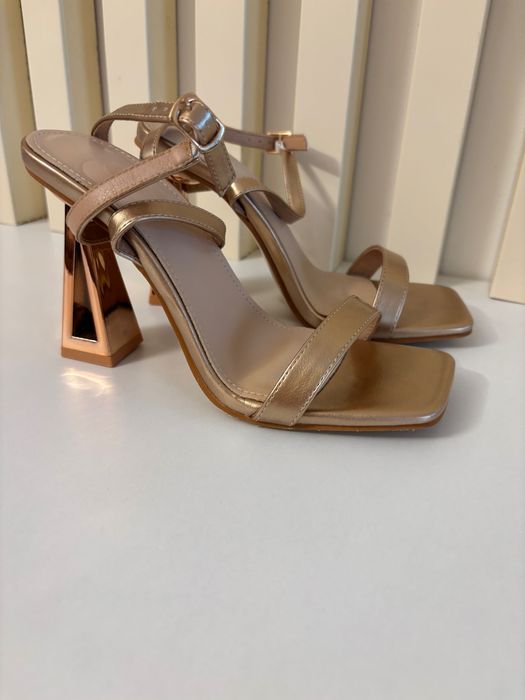 Sandale elegante, toc gros