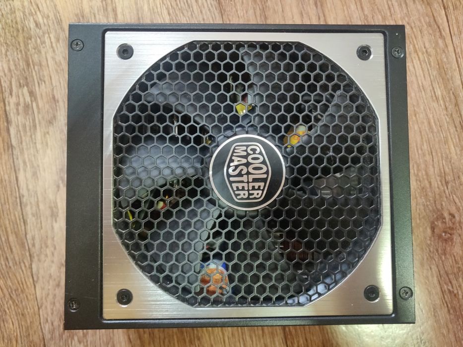 Продаю блок питания cooler master v1000