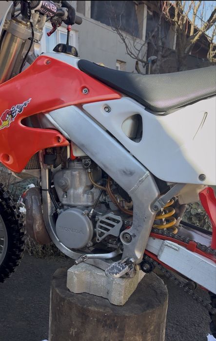 Vând Honda CR250R