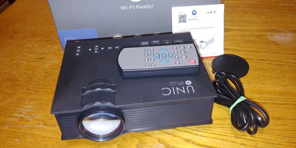 videoproiector UNIC lampa LED