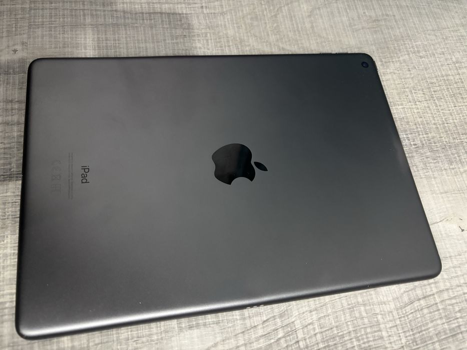 Ipad 8 продам в идальном состаяний без скол, без царапиний