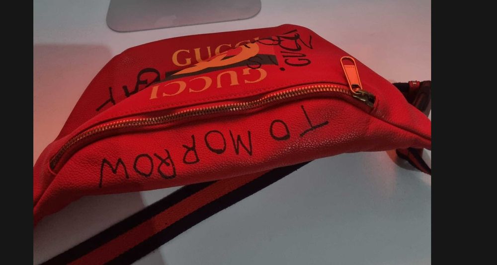Borseta Gucci din piele rosie cu logo