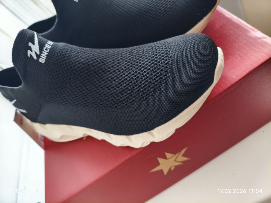 Кросовки новые, легкие