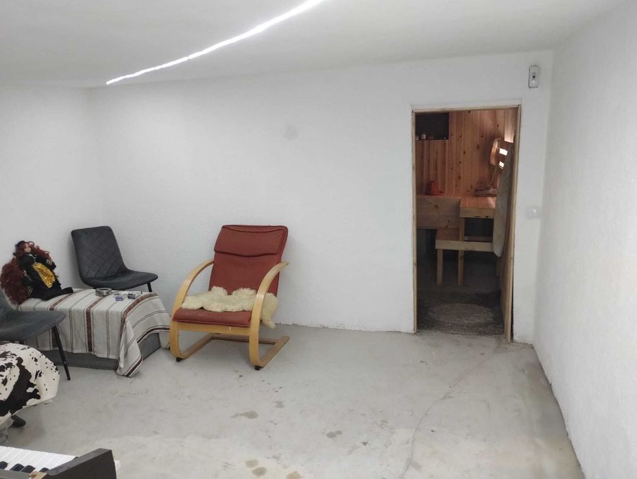 Къща 100 км от морето