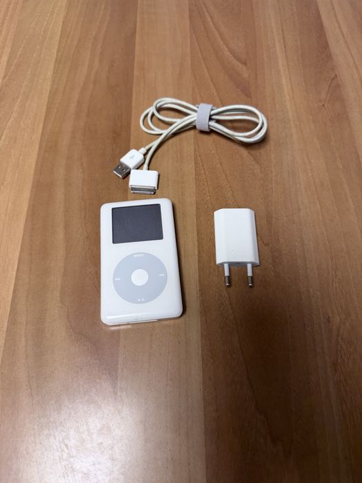 Ipod gen 4 Monochrome perfect functional
