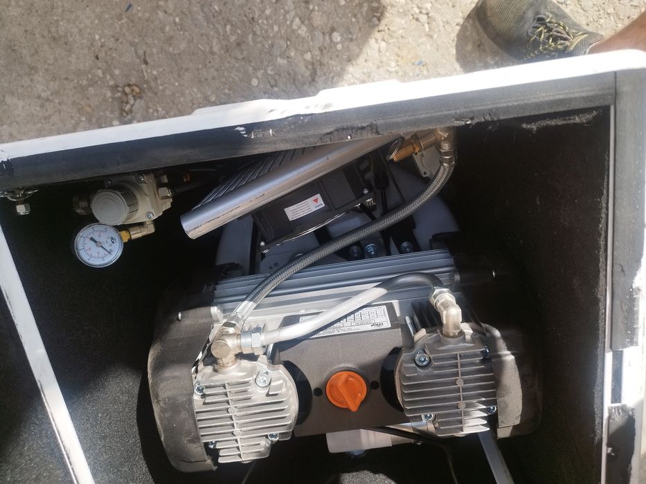 Безмаслен зъболекарски компресор