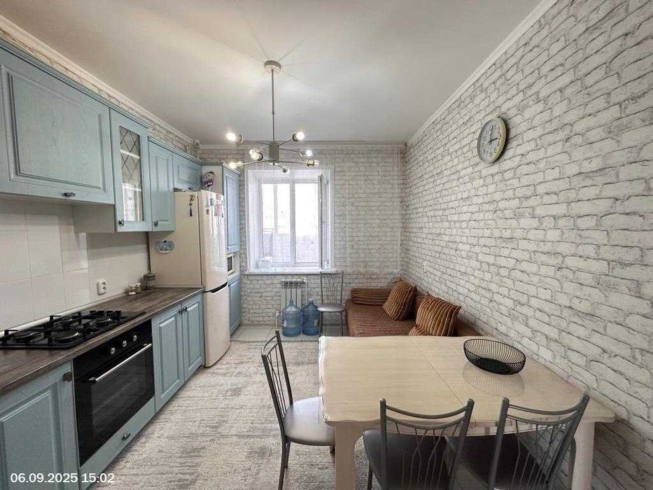 2-комн. квартира, 72.7м², 8-й микрорайон.